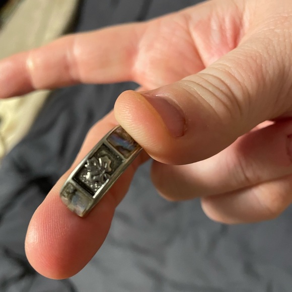 Mother of Pearl Band with Canadian Maple Leaf Engravings - Picture 3 of 3